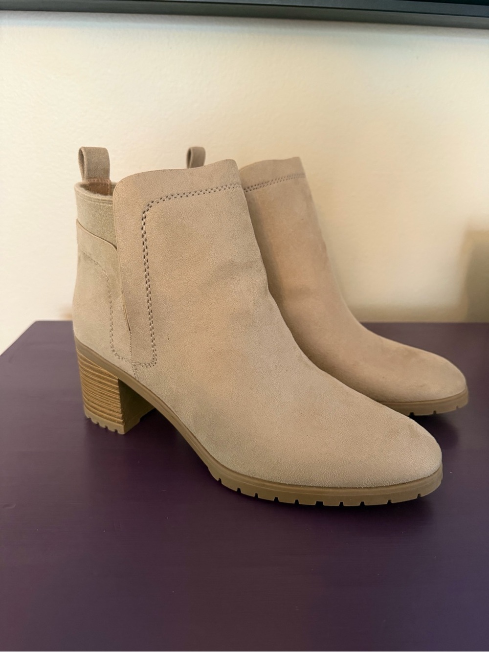 NWOT Life Stride Maggie Dover Brown Taupe Suede Block Heel Ankle Boots Size 8